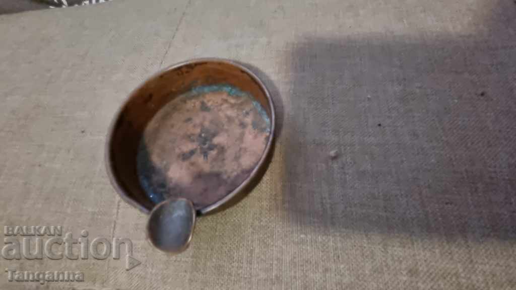 Bronze ashtray with price 12.00 BGN | € 6.14 Bronze ashtray with price 12.00 BGN | € 6.14