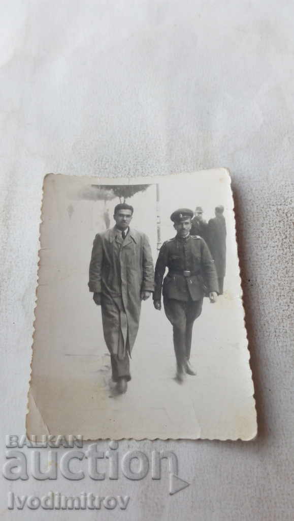 Снимка София Мъж и сержант на разходка 1941