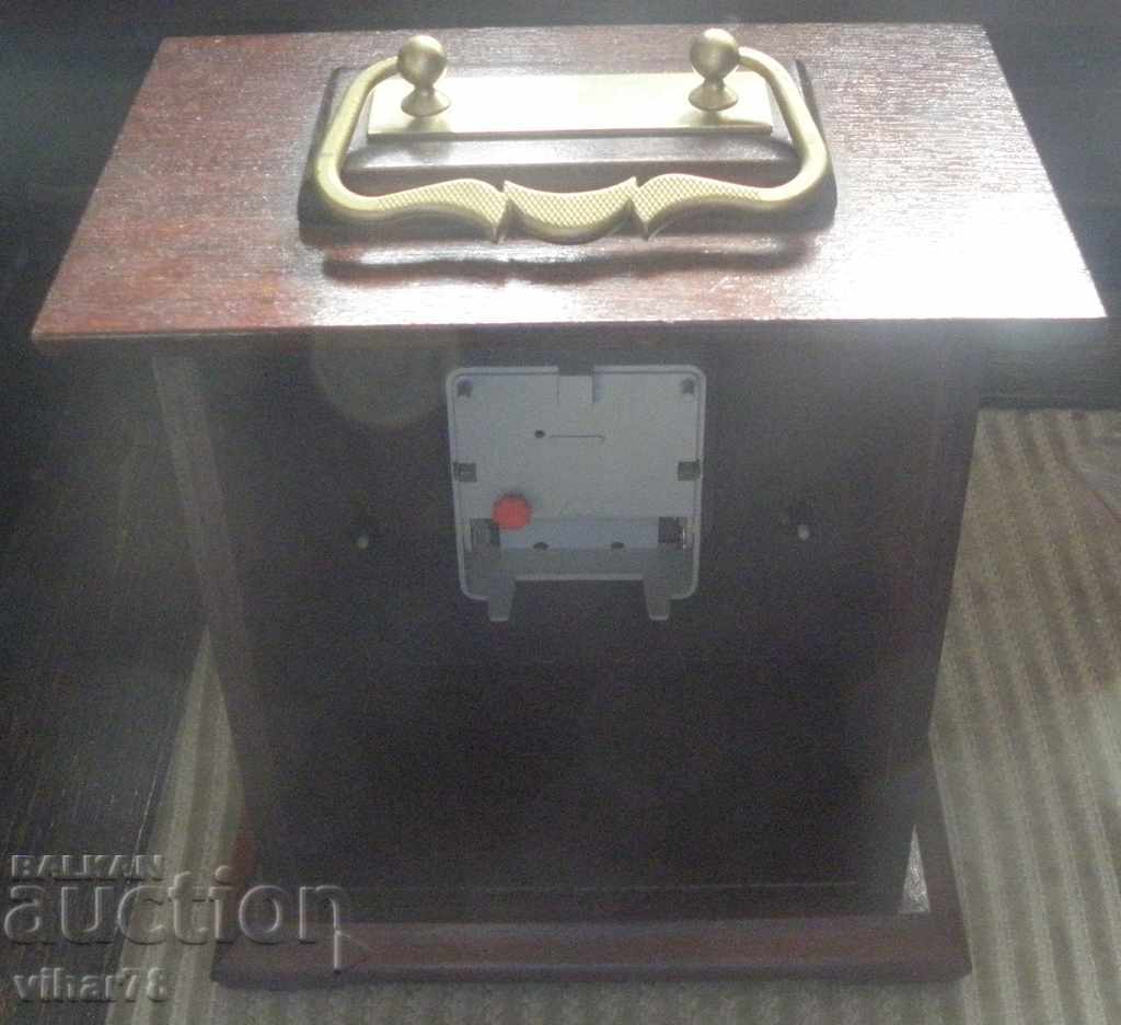 DESKTOP QUARTZ CLOCK - 6 DESKTOP QUARTZ CLOCK - 6