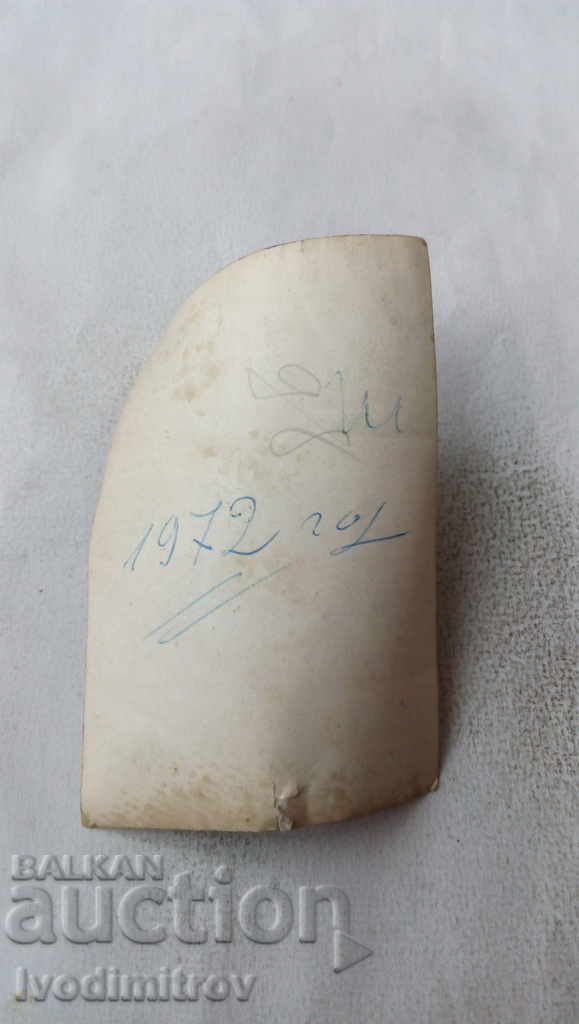 Φωτογραφία Άνδρας γυμνός μέχρι τη μέση του τραπεζιού στην αυλή 1972 με τιμή 2.35 BGN | € 1.20