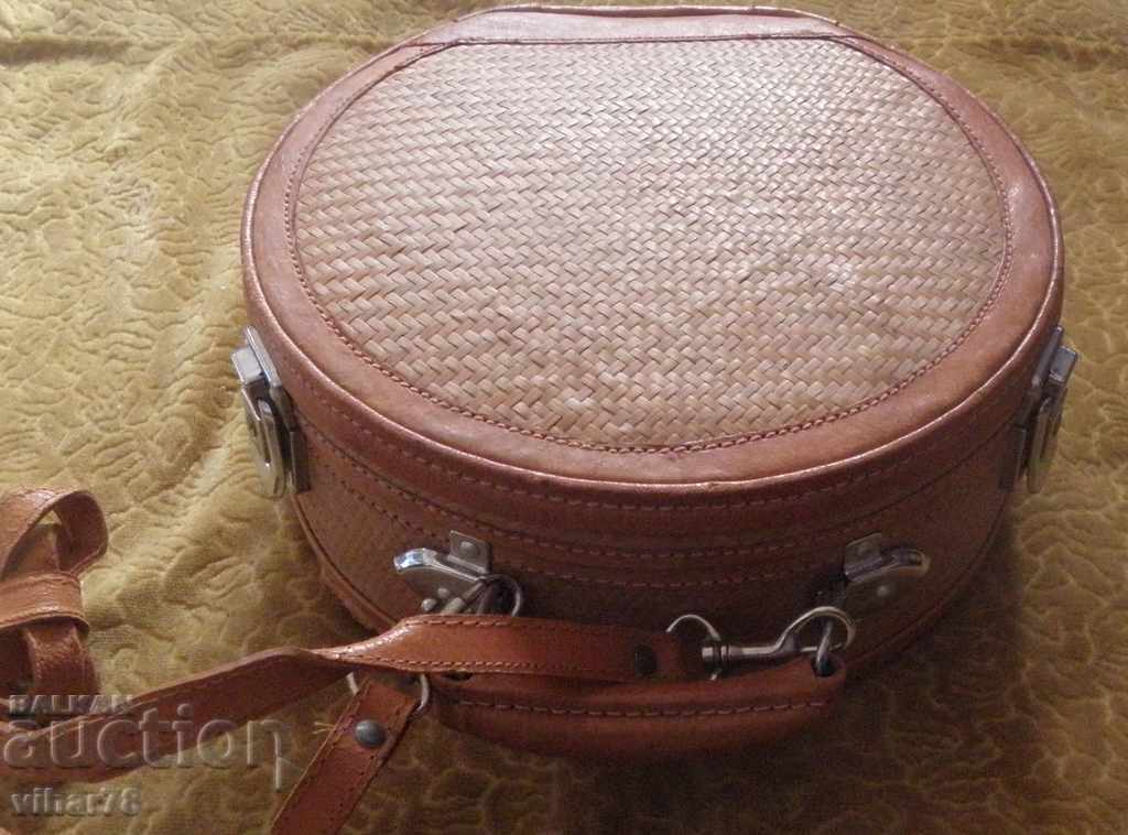 γυναικεία τσάντα-βαλίτσα-Givanni με τιμή 149.99 BGN | € 76.69 γυναικεία τσάντα-βαλίτσα-Givanni με τιμή 149.99 BGN | € 76.69