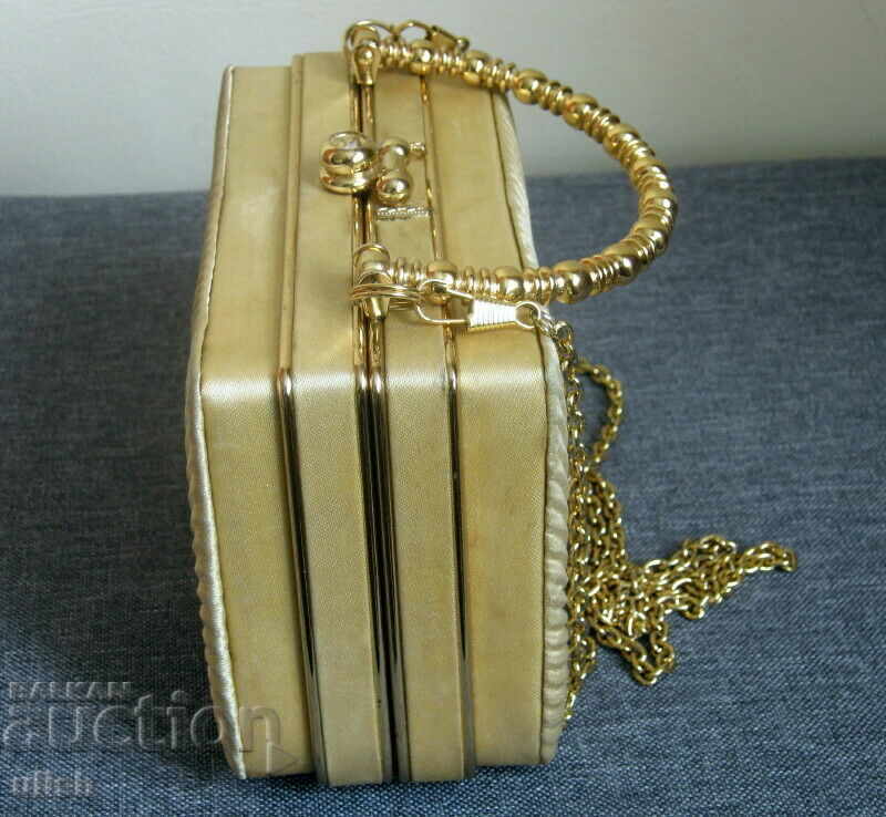Аукцион Стара деко плисирана дамска чанта за рамо с синджир Аукцион Стара деко плисирана дамска чанта за рамо с синджир