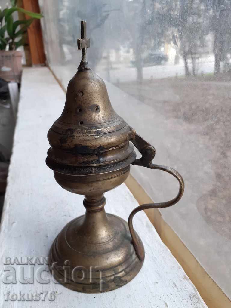 Ογκώδες και βαρύ μπρούτζινο θυμιατήριο Old Revival με τιμή 90.00 BGN | € 46.02 Ογκώδες και βαρύ μπρούτζινο θυμιατήριο Old Revival με τιμή 90.00 BGN | € 46.02