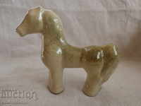 Figura stilizată ceramică de cal din sos