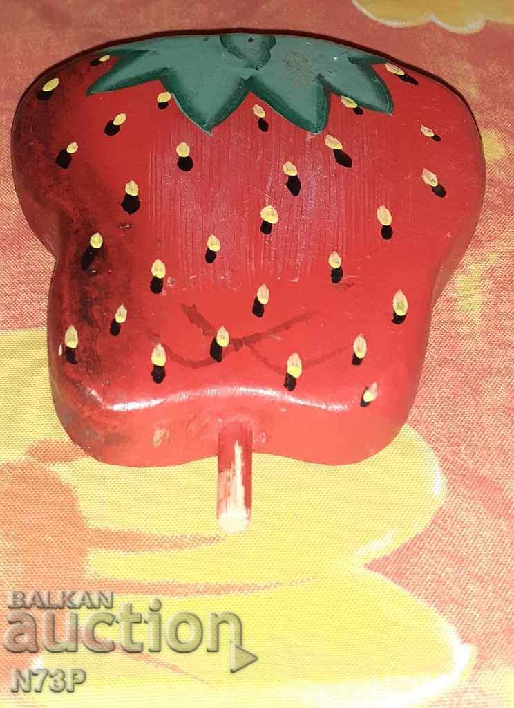 Delivery of OLD WOODEN FIGURE. TOY. BERRIES. Delivery of OLD WOODEN FIGURE. TOY. BERRIES.