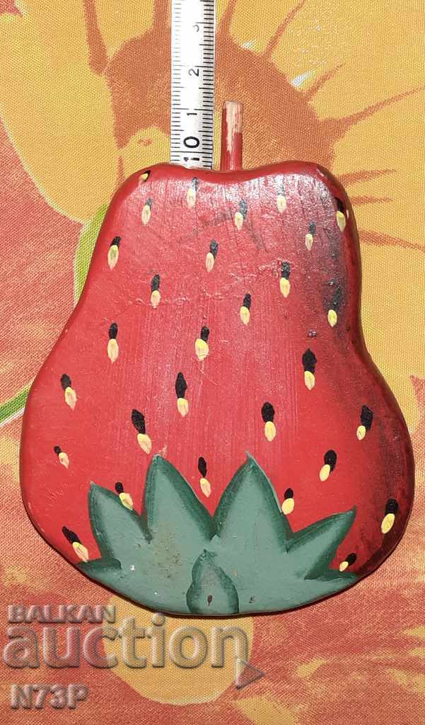 OLD WOODEN FIGURE. TOY. BERRIES. - 5 OLD WOODEN FIGURE. TOY. BERRIES. - 5