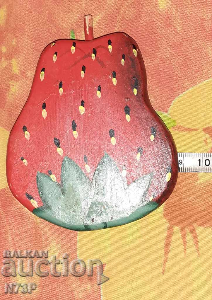 OLD WOODEN FIGURE. TOY. BERRIES. - 6 OLD WOODEN FIGURE. TOY. BERRIES. - 6