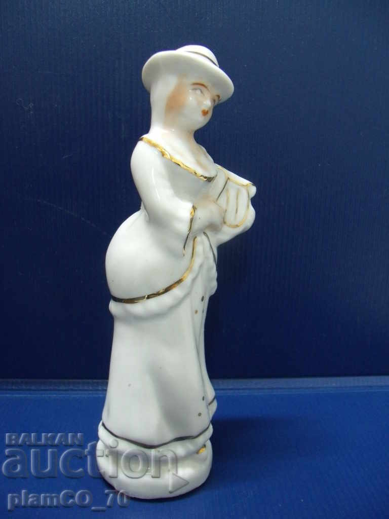 №*5931 стара порцеланова фигура с цена 10.00 лв. | € 5.11 №*5931 стара порцеланова фигура с цена 10.00 лв. | € 5.11