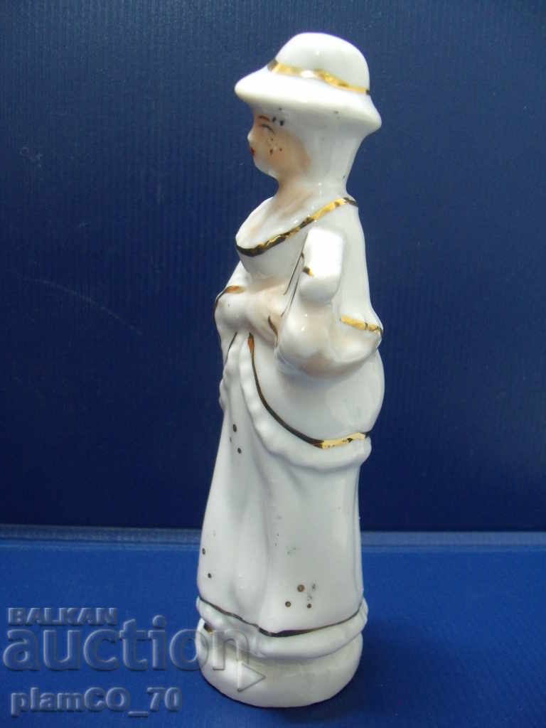 Аукцион №*5931 стара порцеланова фигура Аукцион №*5931 стара порцеланова фигура