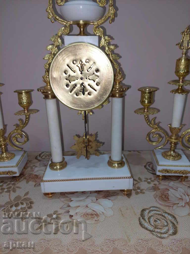 Delivery of French fireplace clock - the end of the XIX century with candlesticks Delivery of French fireplace clock - the end of the XIX century with candlesticks