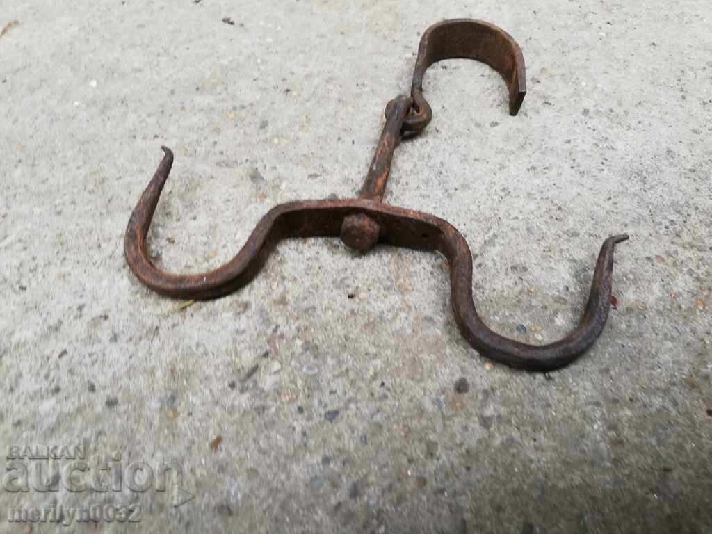 Auction An old forged scraping hook, double twin Auction An old forged scraping hook, double twin