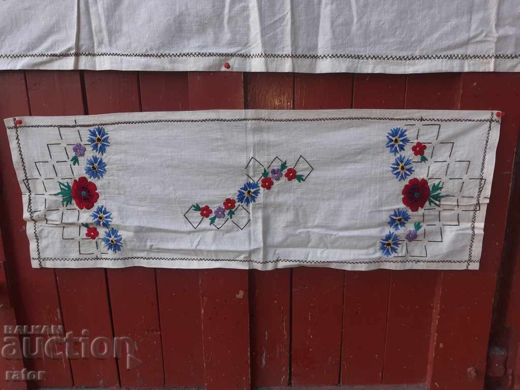 Hand embroidered carpet and tablecloth. Hand stitched - 6 Hand embroidered carpet and tablecloth. Hand stitched - 6