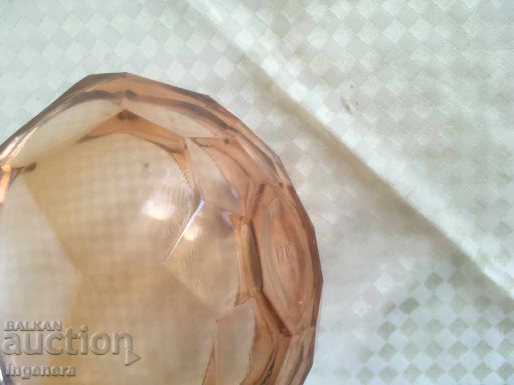 Delivery of BOWL OF GLASS RELIEF THICK COLORED FROM SOCA COURT FRUITTER Delivery of BOWL OF GLASS RELIEF THICK COLORED FROM SOCA COURT FRUITTER