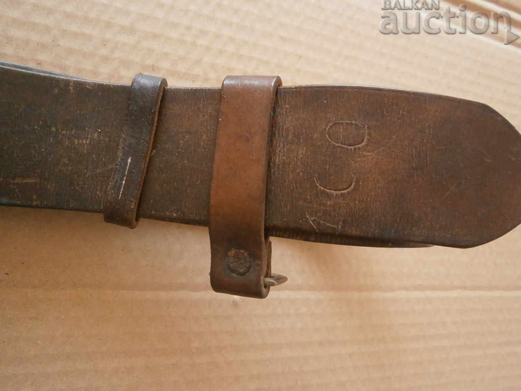 Аукцион кафяв боен офицерски колан с носач за сабя БМК Аукцион кафяв боен офицерски колан с носач за сабя БМК