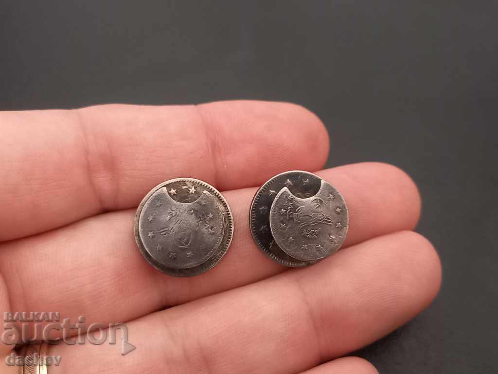 Παράδοση Σπάνιες ασημένιες μανσέτες αναγέννησης από νομίσματα κοσμημάτων του 19ου αιώνα Παράδοση Σπάνιες ασημένιες μανσέτες αναγέννησης από νομίσματα κοσμημάτων του 19ου αιώνα