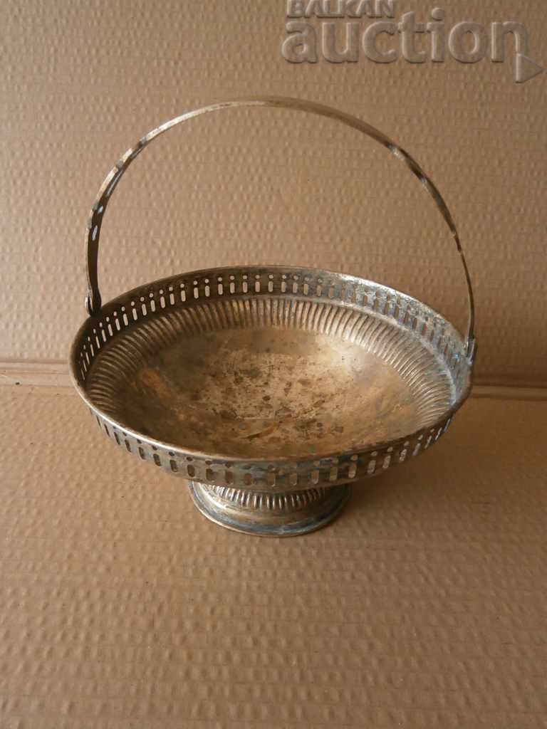 старинна посребрена кошничка фруктиера от древността с цена 31.00 лв. | € 15.85 старинна посребрена кошничка фруктиера от древността с цена 31.00 лв. | € 15.85