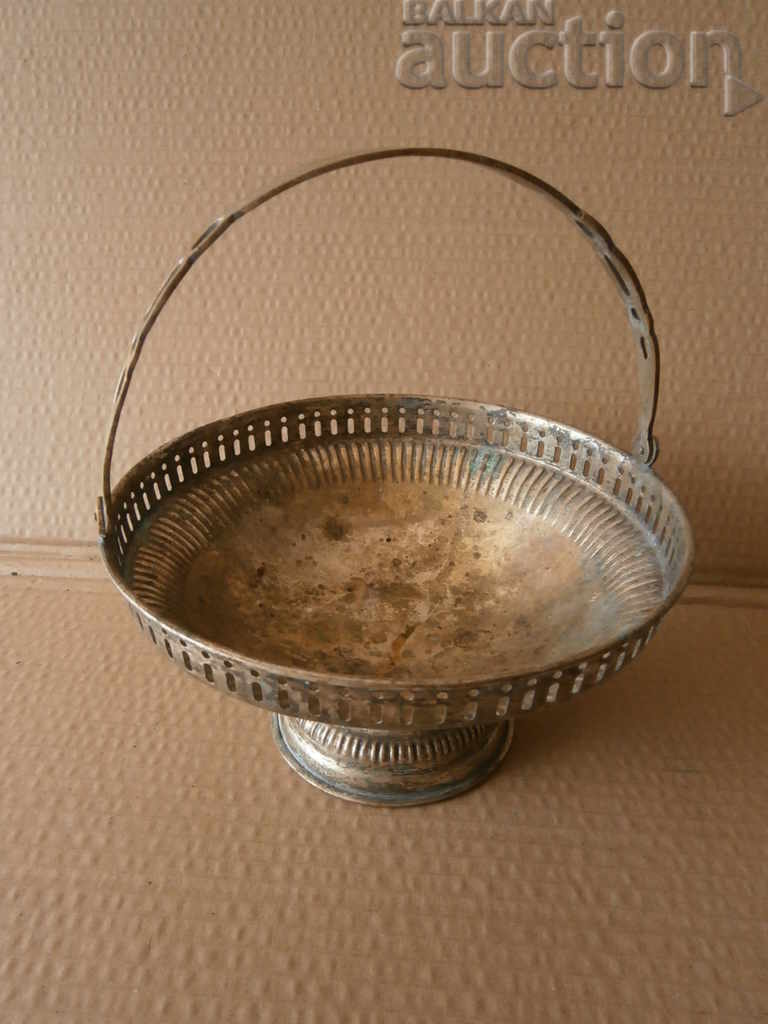 Аукцион старинна посребрена кошничка фруктиера от древността Аукцион старинна посребрена кошничка фруктиера от древността