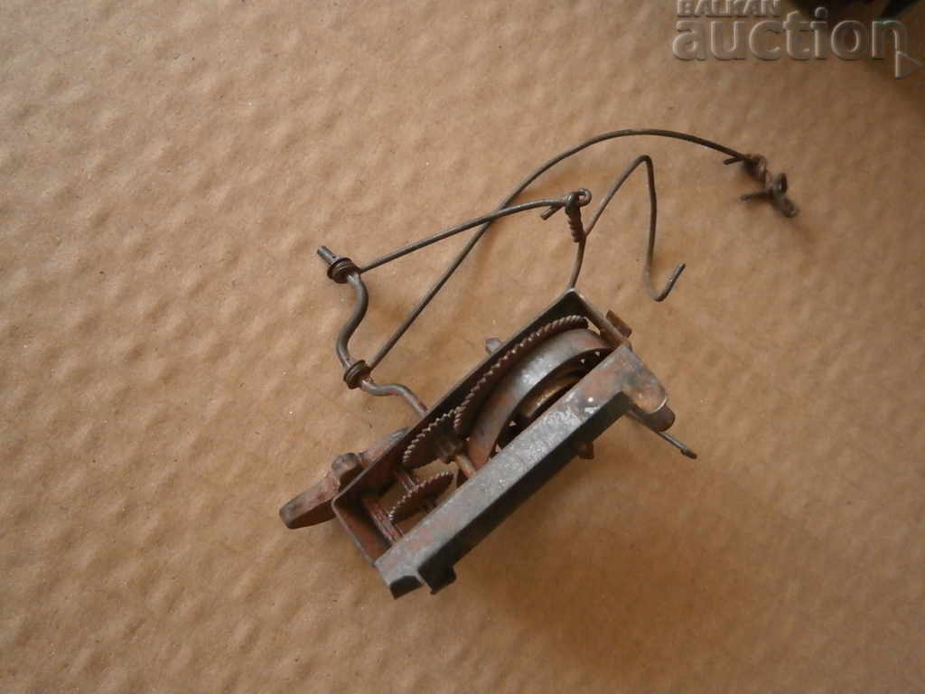 metal toy part of a crane and a teddy bear machine with price 15.00 BGN | € 7.67 metal toy part of a crane and a teddy bear machine with price 15.00 BGN | € 7.67