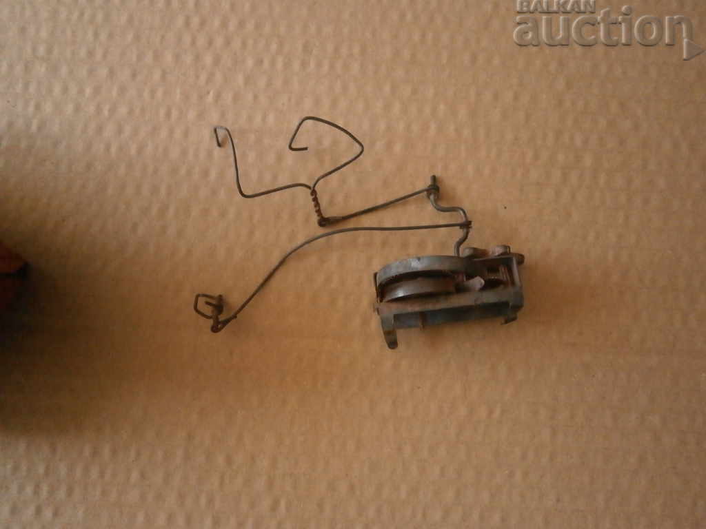 Auction metal toy part of a crane and a teddy bear machine Auction metal toy part of a crane and a teddy bear machine