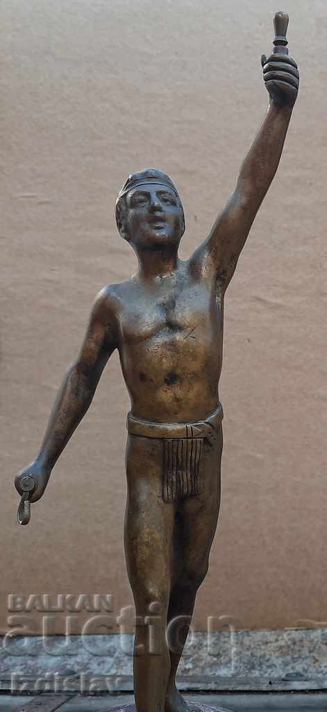 Delivery of German bronze award statuette Delivery of German bronze award statuette