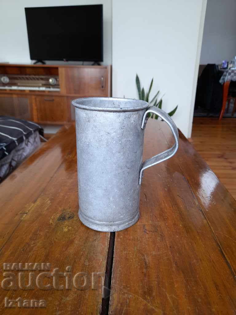 Auction An old measure, a measure for liquids Auction An old measure, a measure for liquids