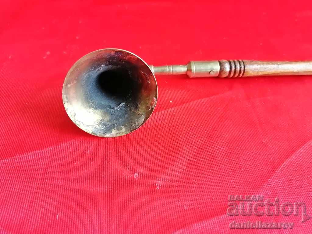 Licitație Stingător de lumânări vechi foarte mare Licitație Stingător de lumânări vechi foarte mare