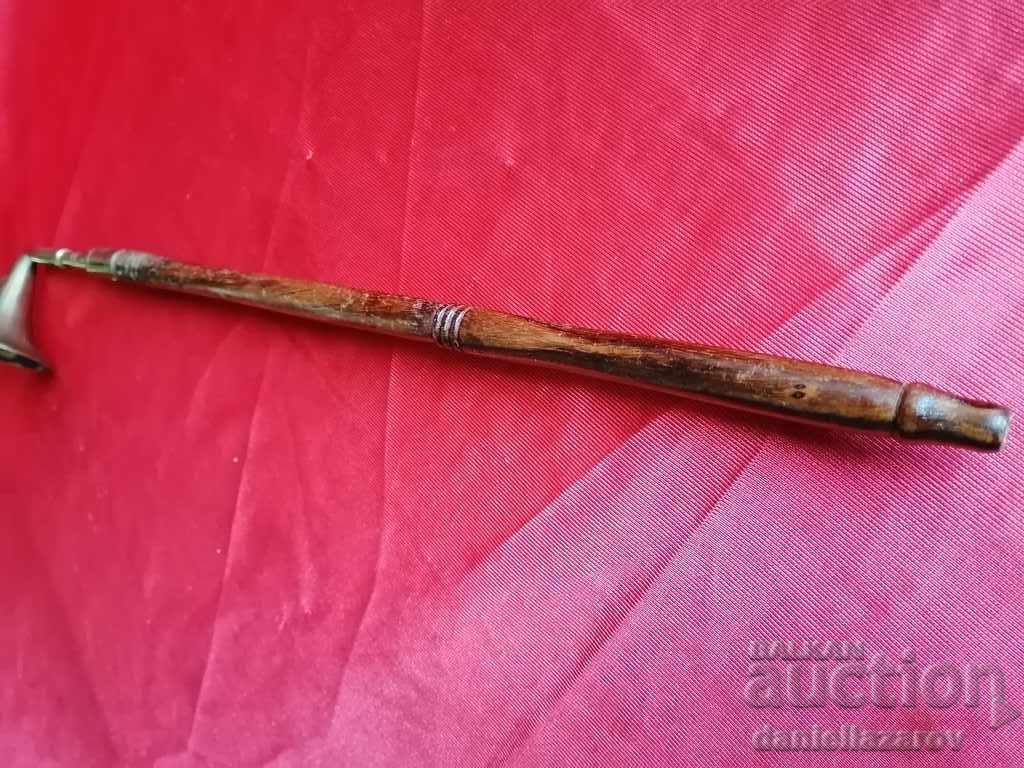 Livrarea Stingător de lumânări vechi foarte mare Livrarea Stingător de lumânări vechi foarte mare