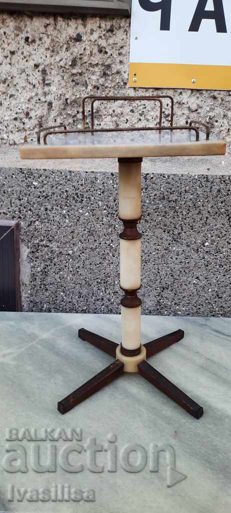 MESA MARMURA PENTRU TELEFON DE LA SOCA cu preț 50.00 BGN | € 25.56