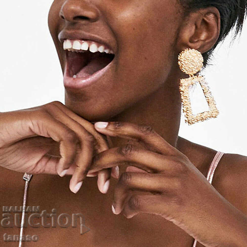 Silver-plated hanging earrings with zircons with price 20.00 BGN | € 10.23 Silver-plated hanging earrings with zircons with price 20.00 BGN | € 10.23