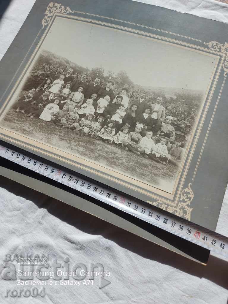 SOFIA - OLD FAMILY PHOTO with price 49.50 BGN | € 25.31 SOFIA - OLD FAMILY PHOTO with price 49.50 BGN | € 25.31