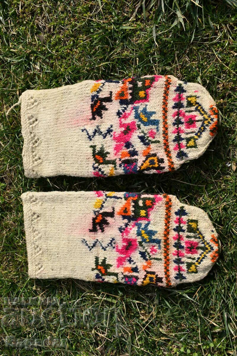 Плетени стари чорапи