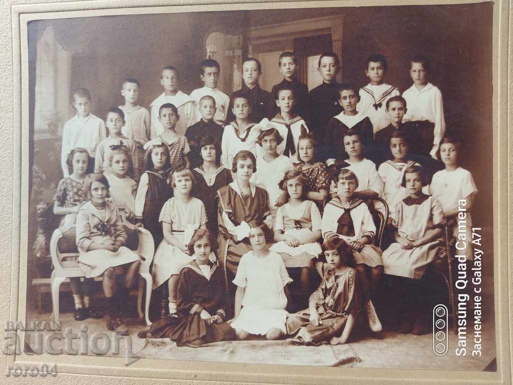 SOFIA - V. APRILOV - PROFESOR - 1922 cu preț 35.99 BGN | € 18.40