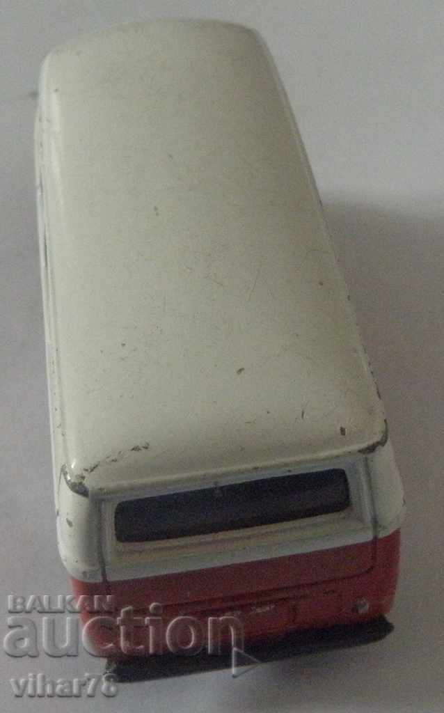 Livrarea Mașină-căruță-autobuz din metal Livrarea Mașină-căruță-autobuz din metal