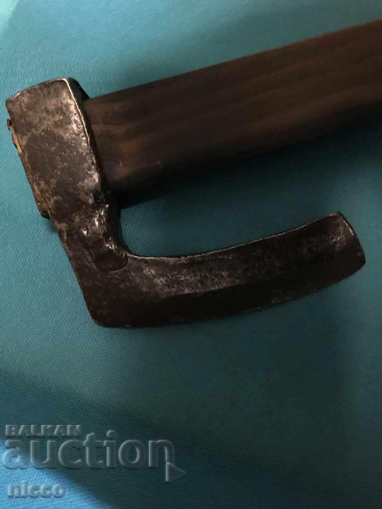 old ax with price 29.00 BGN | € 14.83 old ax with price 29.00 BGN | € 14.83