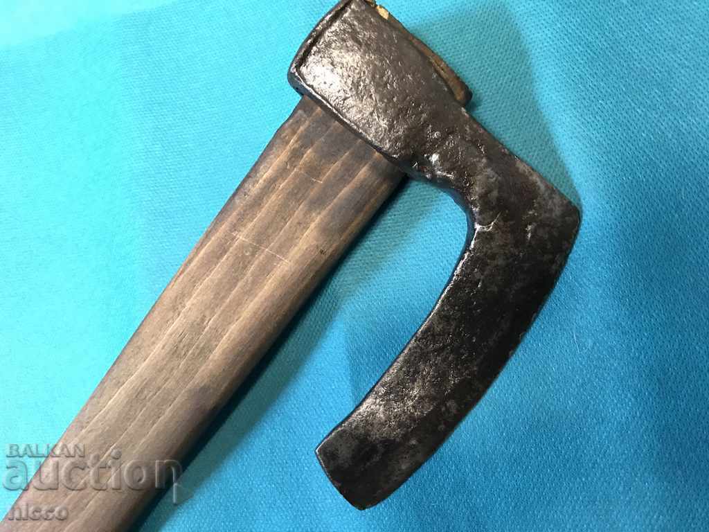 Παράδοση παλιό τσεκούρι