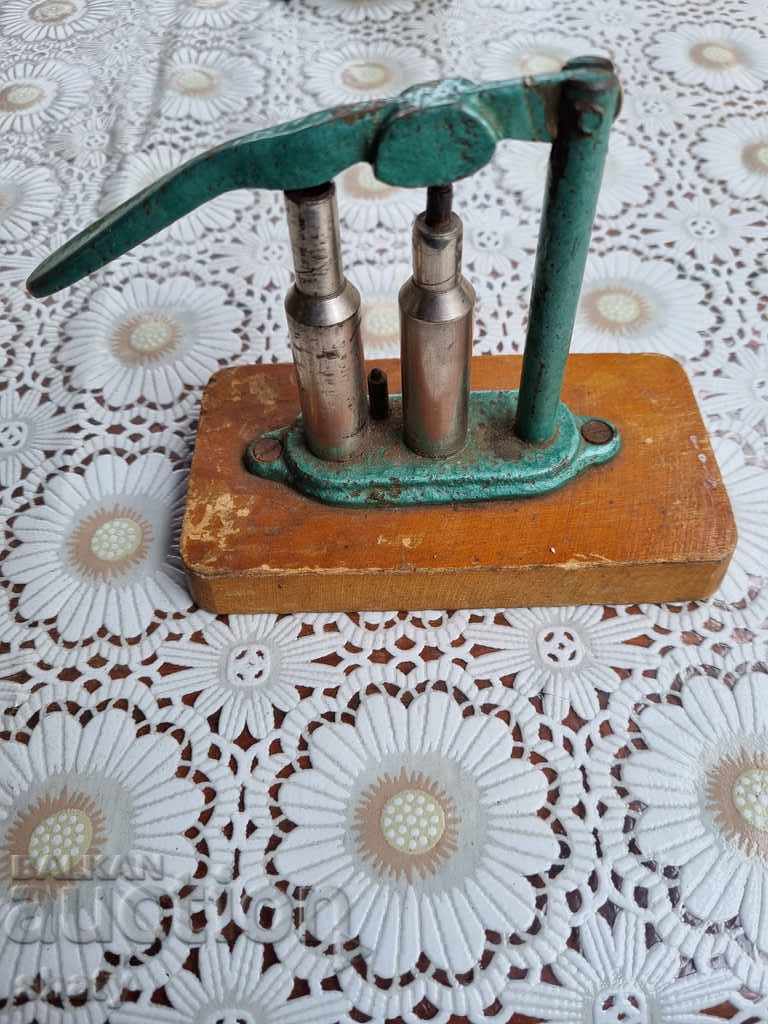 Old tool for cartridges