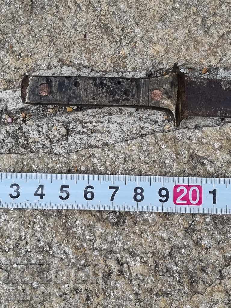 pumnal vechi cu preț 50.00 BGN | € 25.56 pumnal vechi cu preț 50.00 BGN | € 25.56