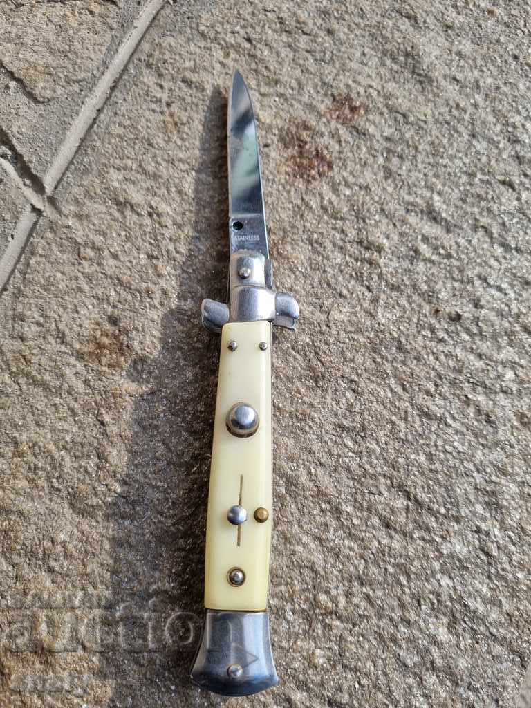 An old automatic knife