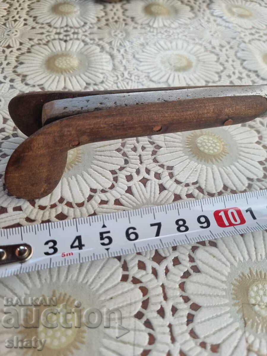 Cuțit vechi rechin răvășitor cu preț 170.00 BGN | € 86.92 Cuțit vechi rechin răvășitor cu preț 170.00 BGN | € 86.92