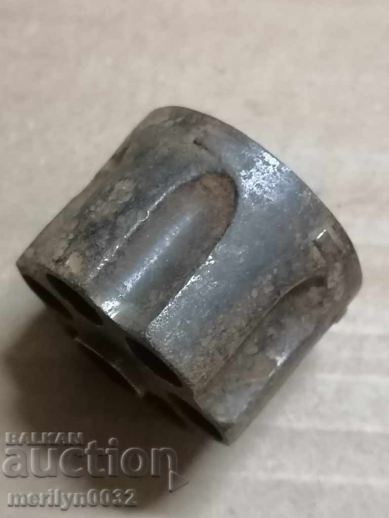 Auction  Six charged drums from a breakable revolver