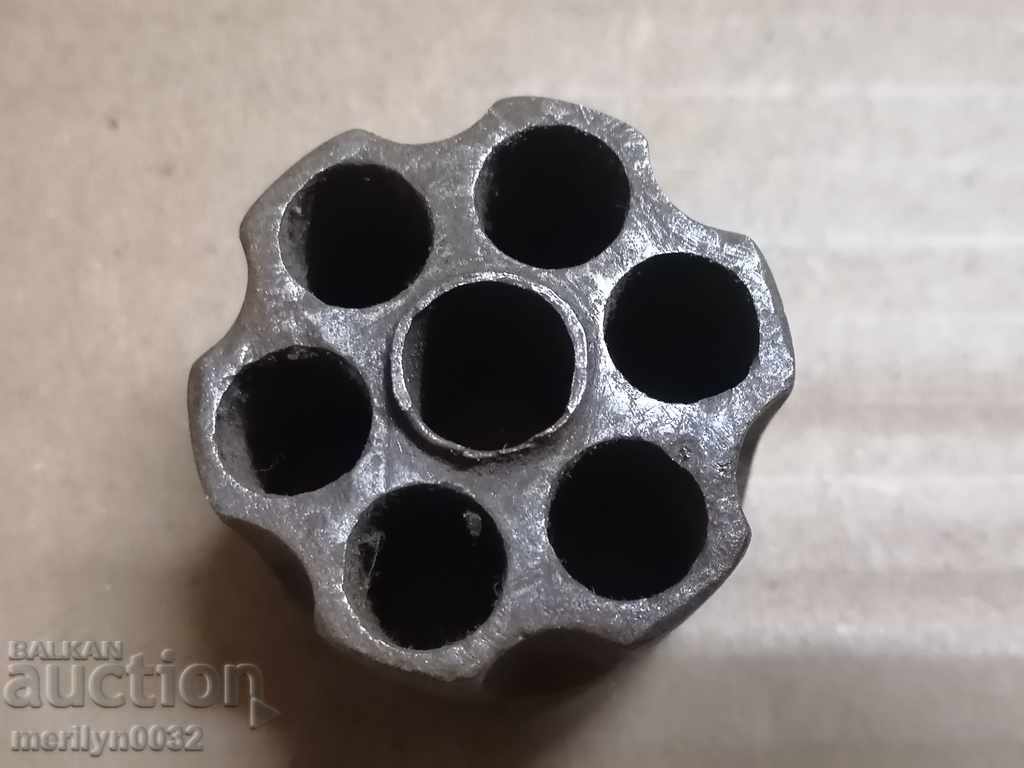 Έξι φορτισμένα τύμπανα από ένα εύθραυστο περίστροφο με τιμή 99.00 BGN | € 50.62 Έξι φορτισμένα τύμπανα από ένα εύθραυστο περίστροφο με τιμή 99.00 BGN | € 50.62