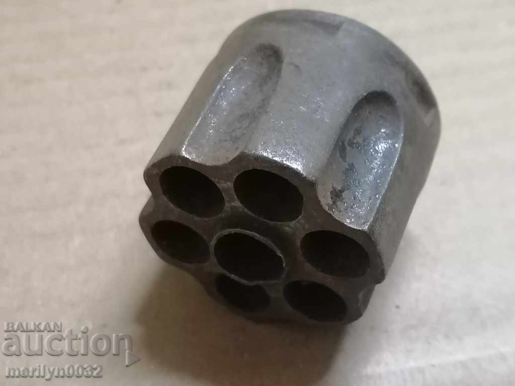 Έξι φορτισμένα τύμπανα από ένα εύθραυστο περίστροφο - 5 Έξι φορτισμένα τύμπανα από ένα εύθραυστο περίστροφο - 5