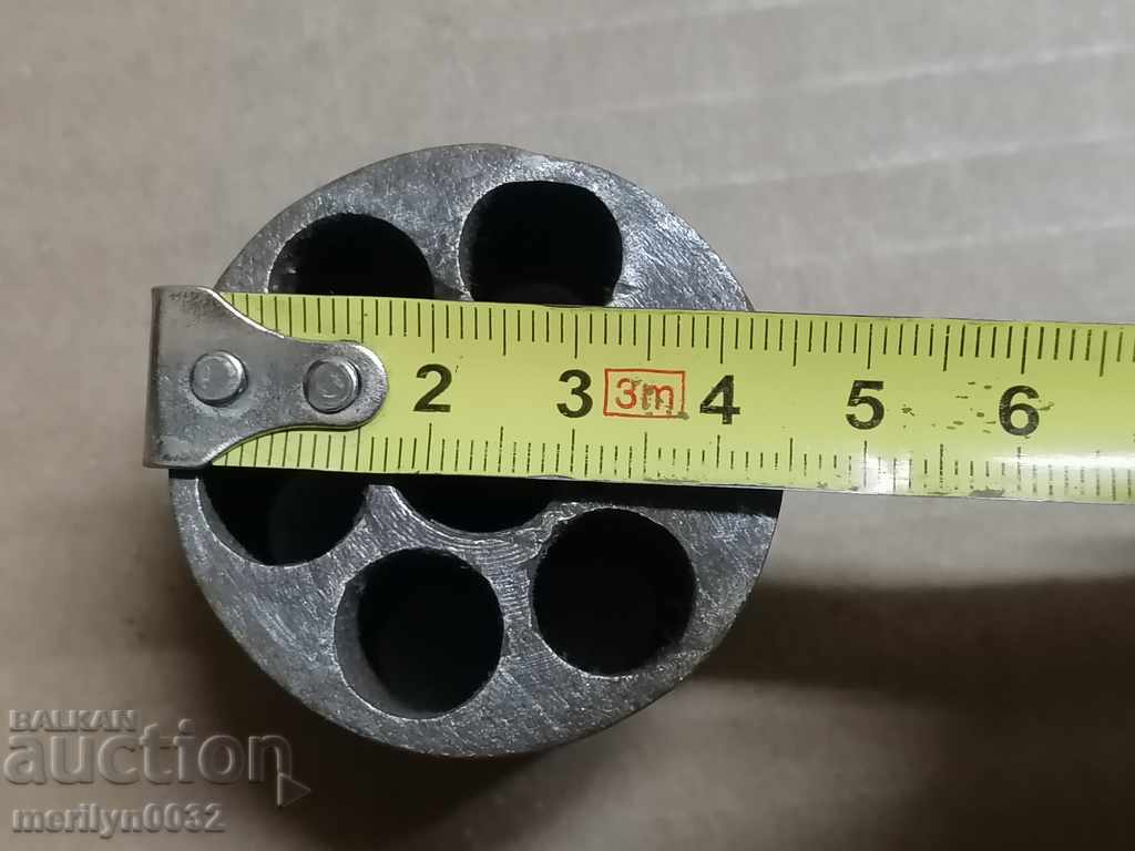 Έξι φορτισμένα τύμπανα από ένα εύθραυστο περίστροφο - 6 Έξι φορτισμένα τύμπανα από ένα εύθραυστο περίστροφο - 6