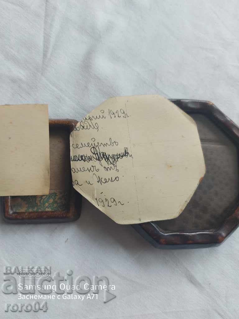 TWO OLD PICTURES IN FRAMEWORK - 6 TWO OLD PICTURES IN FRAMEWORK - 6