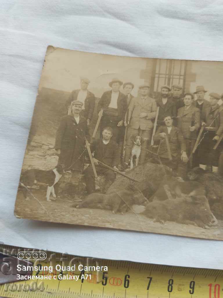 Delivery of HUNTERS - RIFLES - BOARS - DOGS Delivery of HUNTERS - RIFLES - BOARS - DOGS