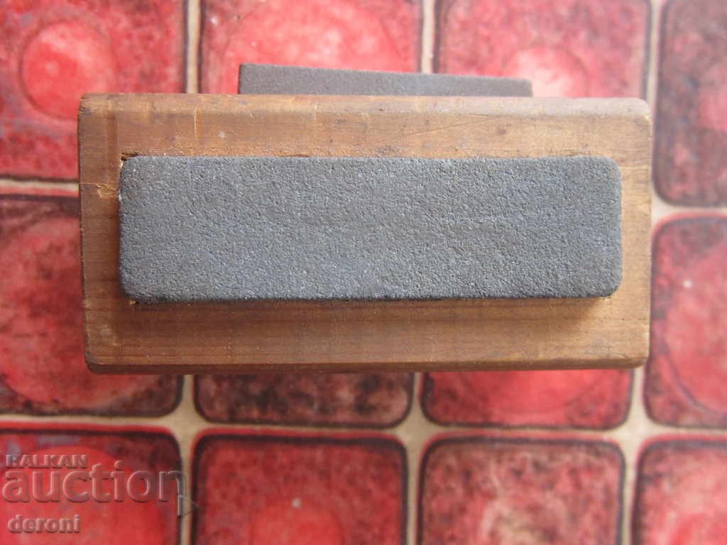 Auction A double cuticle grinds a Belgian grindstone Auction A double cuticle grinds a Belgian grindstone