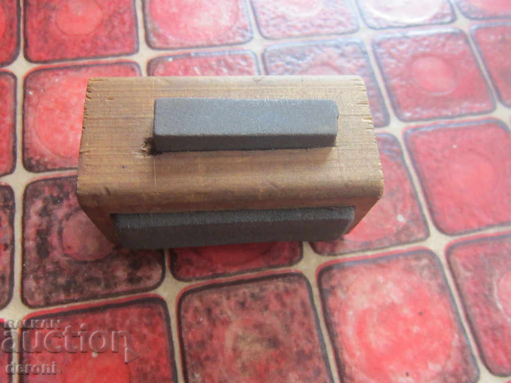 A double cuticle grinds a Belgian grindstone - 5 A double cuticle grinds a Belgian grindstone - 5