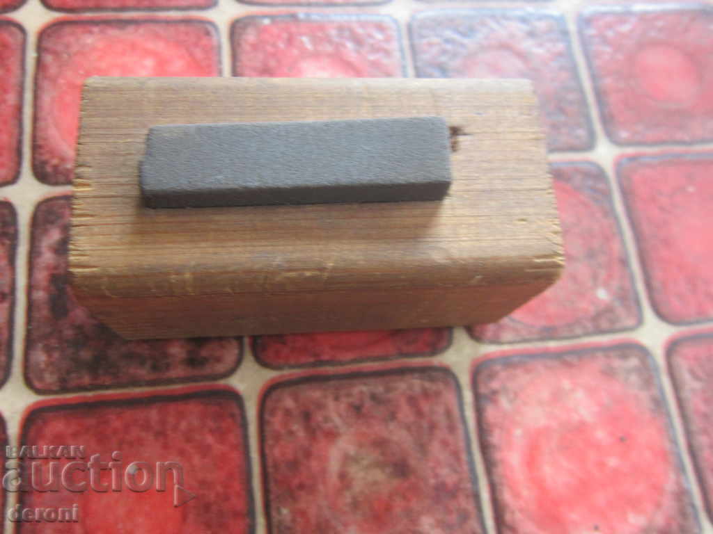 A double cuticle grinds a Belgian grindstone - 6 A double cuticle grinds a Belgian grindstone - 6