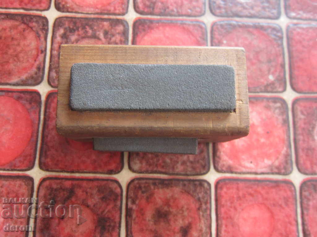 A double cuticle grinds a Belgian grindstone - 7 A double cuticle grinds a Belgian grindstone - 7