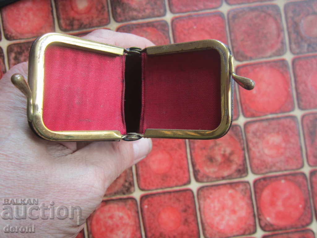 Delivery of Vintage leather case for glasses purse bag Delivery of Vintage leather case for glasses purse bag